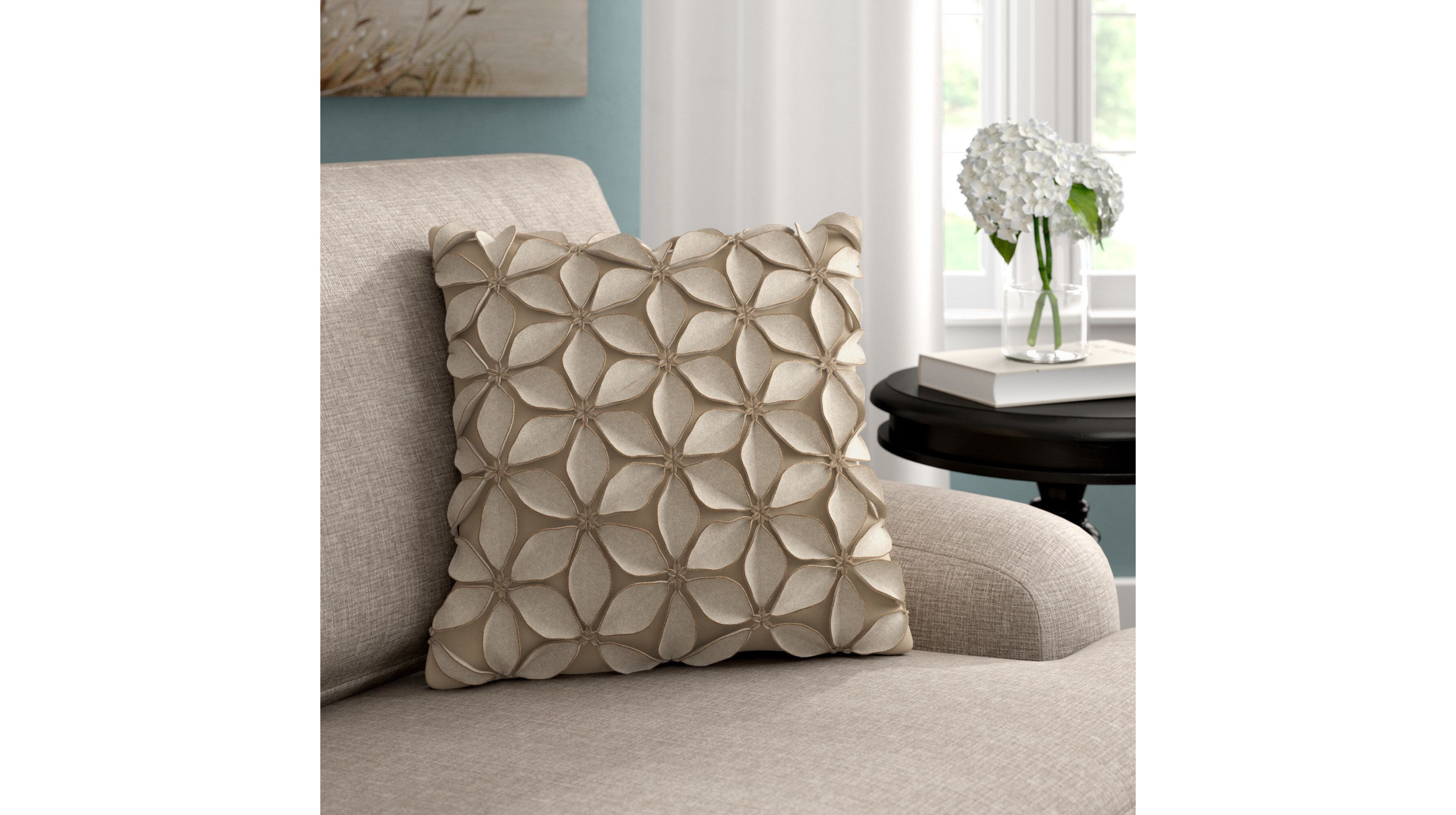 Подушка пелюстка