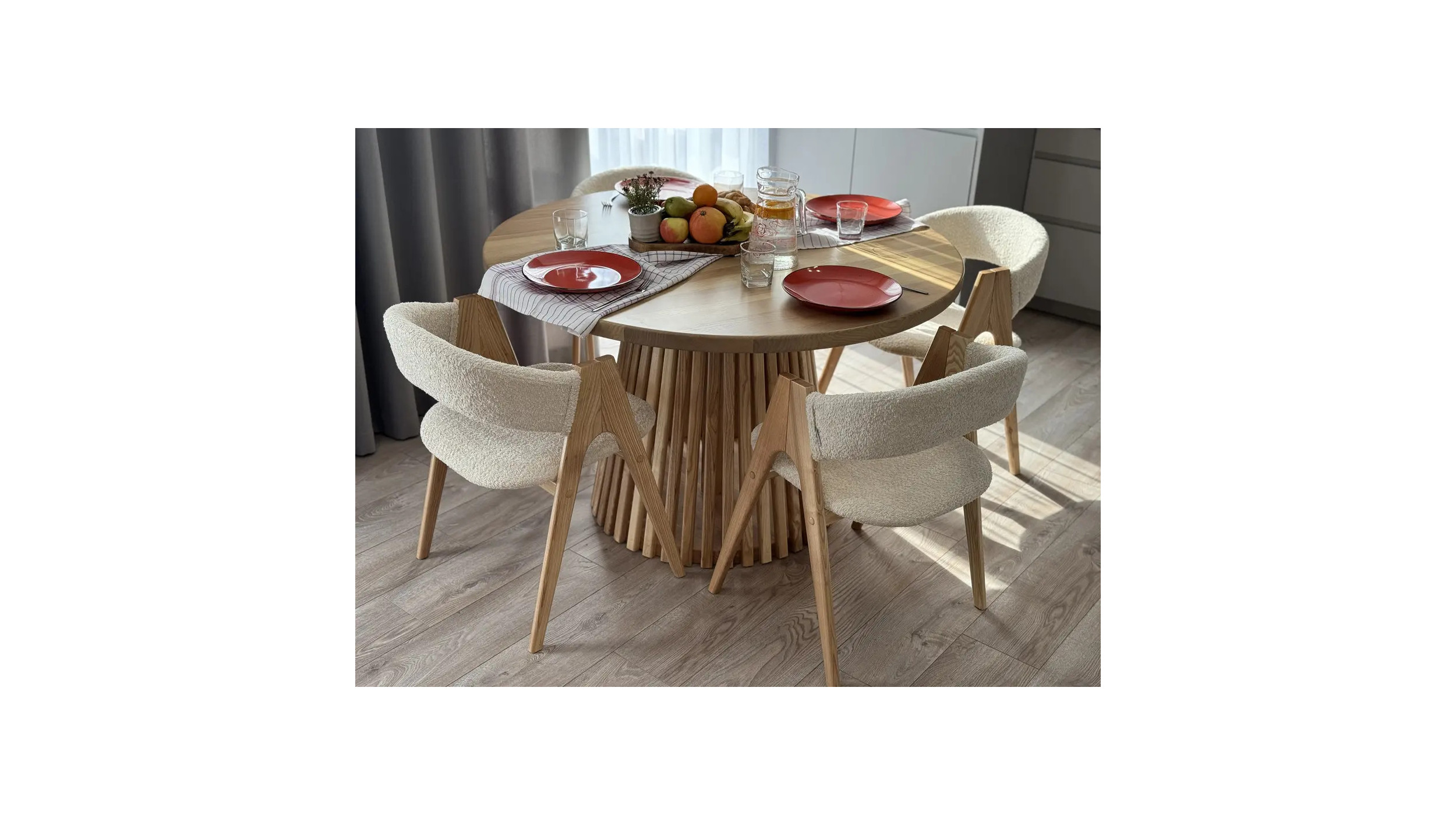 Wooden round table Patrice