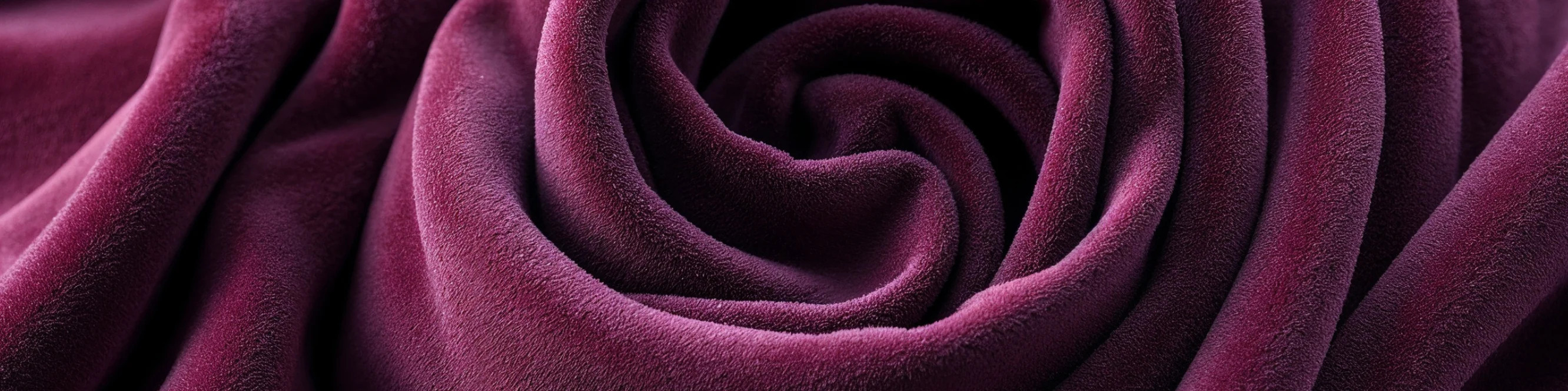 Velvet bedding at MIRONOVA ART – softness and comfort.